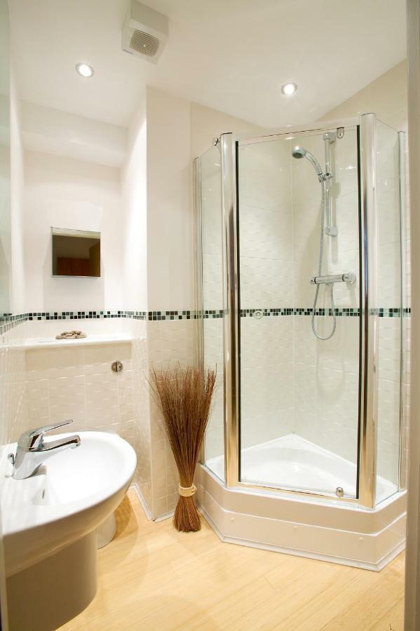 2 Bed 2 Bath At Pelican Hse In Newbury - Free Secure, Allocated Parking 外观 照片