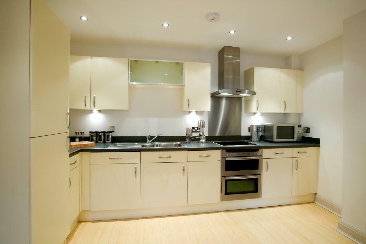 2 Bed 2 Bath At Pelican Hse In Newbury - Free Secure, Allocated Parking 外观 照片