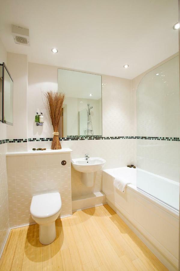 2 Bed 2 Bath At Pelican Hse In Newbury - Free Secure, Allocated Parking 外观 照片