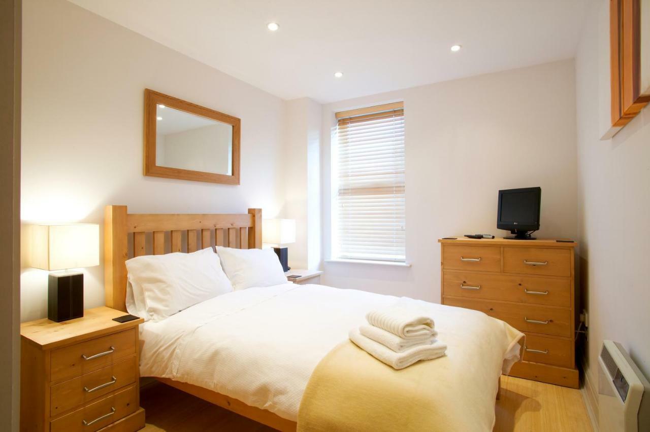 2 Bed 2 Bath At Pelican Hse In Newbury - Free Secure, Allocated Parking 外观 照片